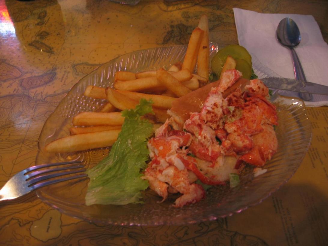 Lobster roll.JPG